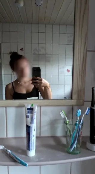 Astrid, 18