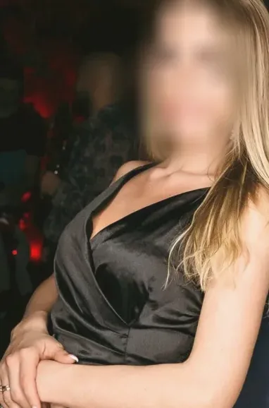 Emina, 35