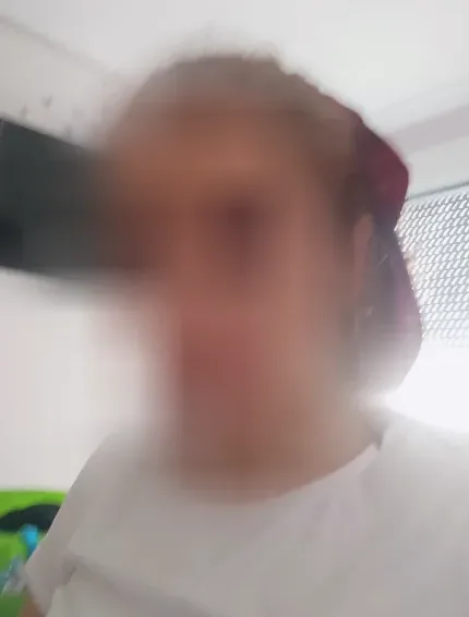 Laura, 28
