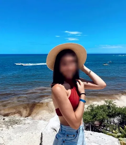 Molly, 22