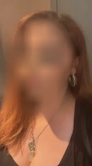 Rosa, 24